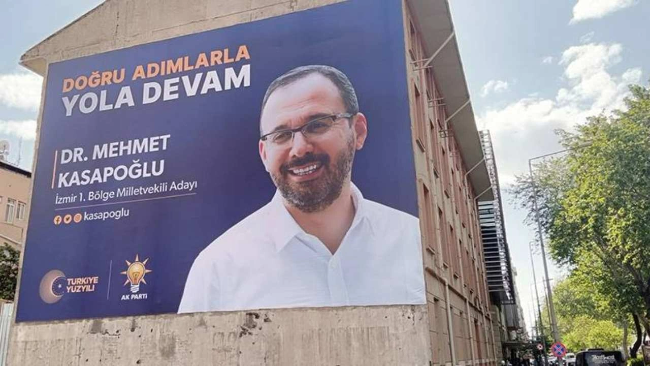 Vergi Dairesi binasına Bakan Kasapoğlu’nun seçim pankartı asıldı