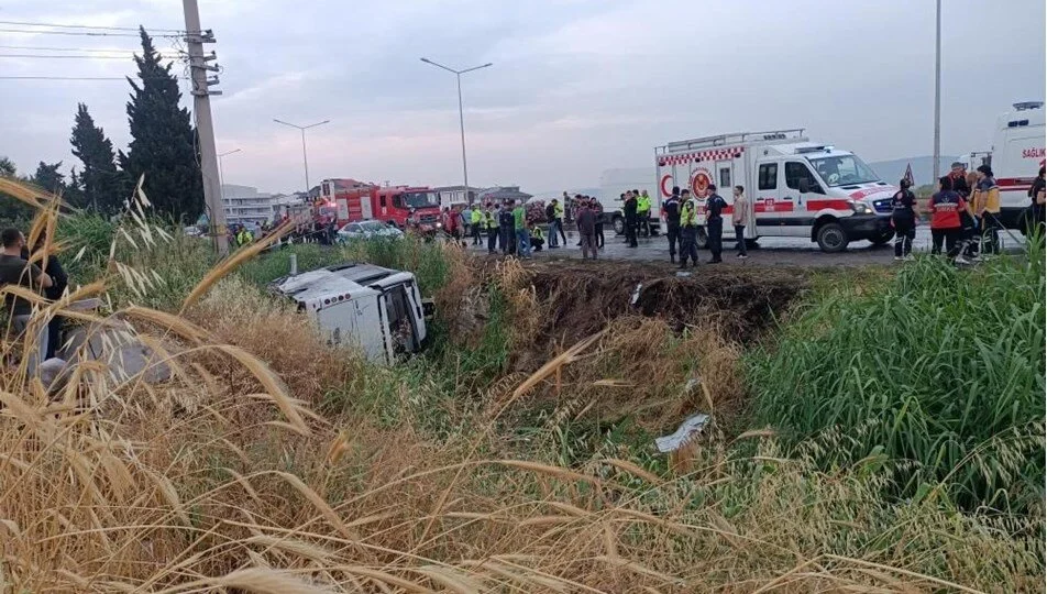 İzmir’de cezaevi nakil aracı şarampole yuvarlandı: 10 yaralı