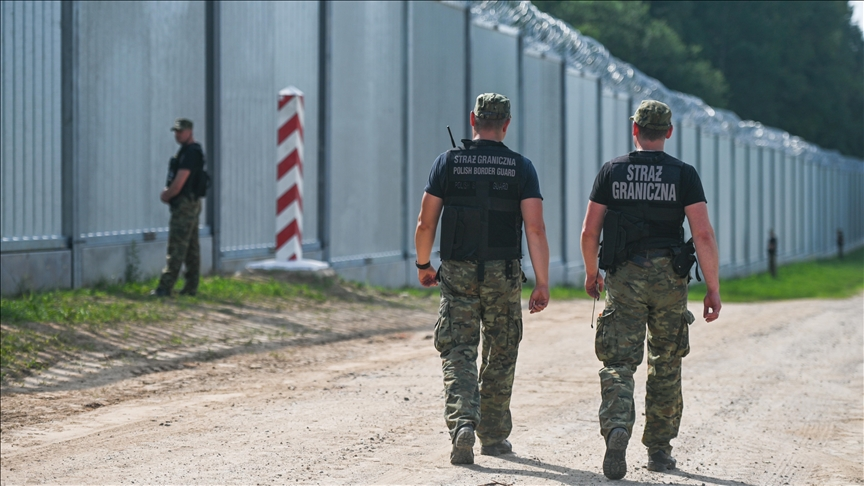 Polonya, doğu sınırını Belarus ve Rusya'dan gelen yük trafiğine kapattı