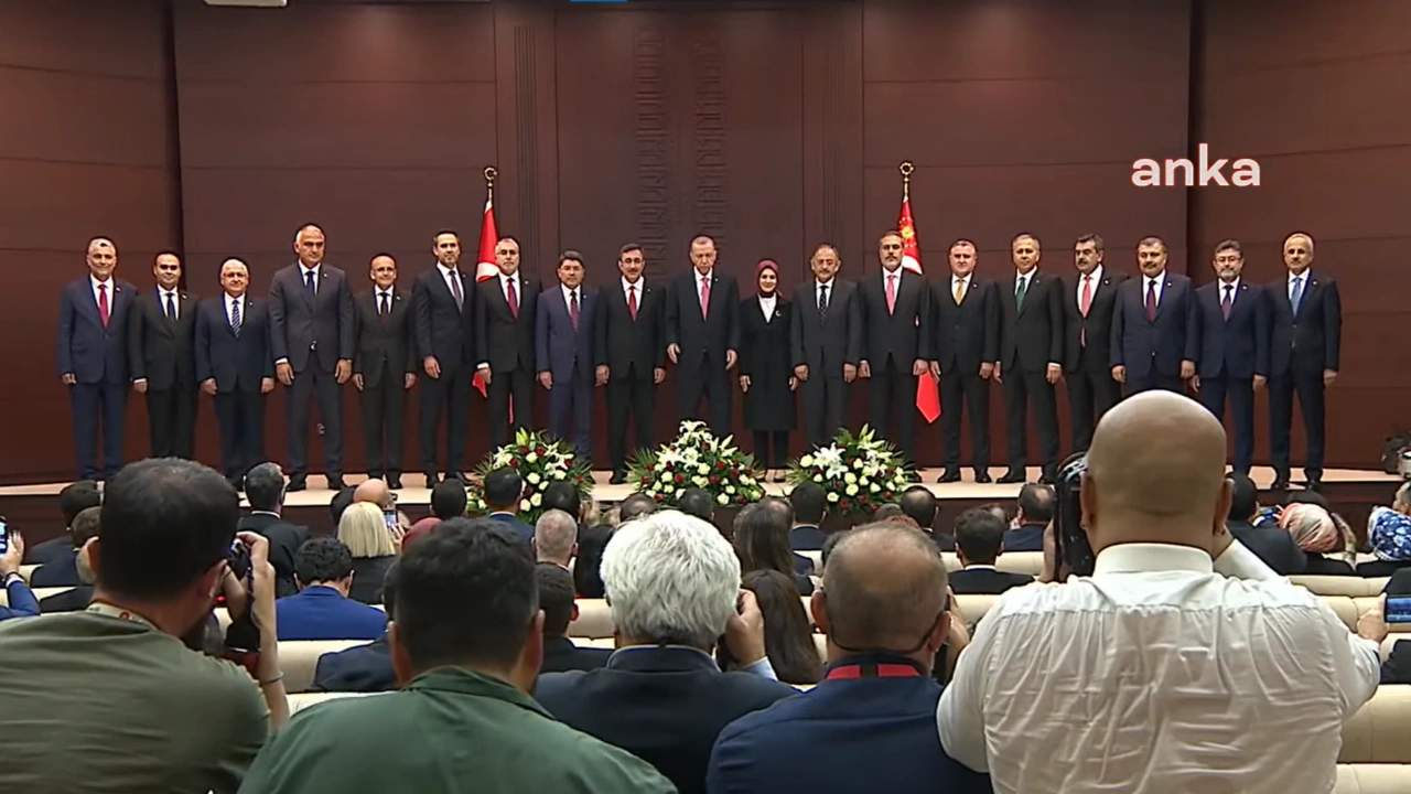Erdoğan yeni kabineyi açıkladı: Hazine Mehmet Şimşek'e emanet