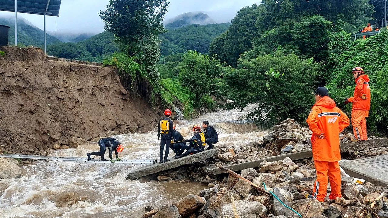 Güney Kore'de şiddeti yağış sonucu 21 kişi öldü