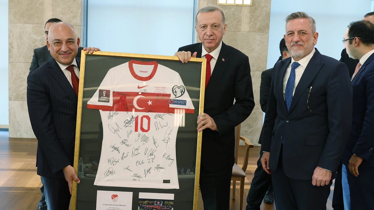 Erdoğan, TFF Başkanı Mehmet Büyükekşi ile bir araya geldi