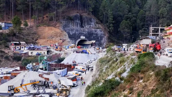 Yol çalışması sırasında çöken tünelde kalan 41 işçi 14 gündür mahsur