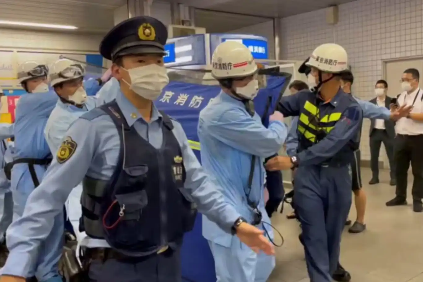 Japonya'da metroda bıçaklı saldırı: Dört kişi yaralandı