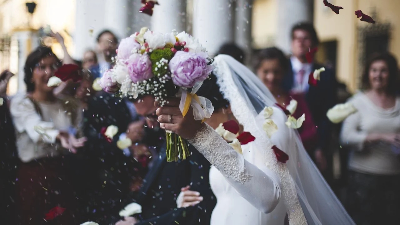 Evlilikte soyadı kuralı değişiyor: Eşitlik ilkesini ihlal ediyor