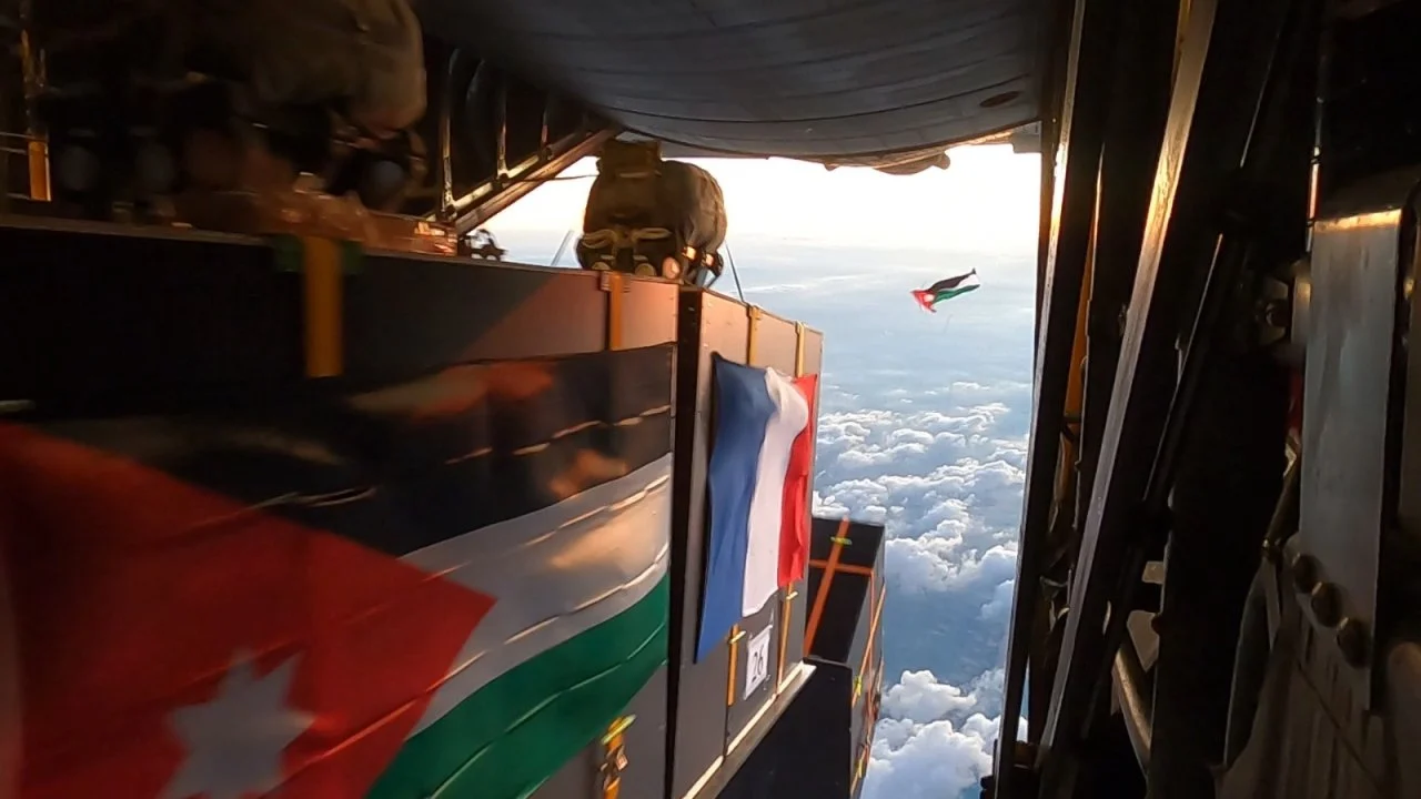Fransa ve Ürdün, iki uçakla Gazze'ye havadan yardım bıraktı