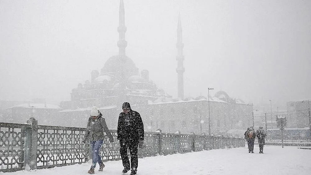 Meteoroloji uyardı: Kar İstanbul'u bir hafta terk etmeyecek