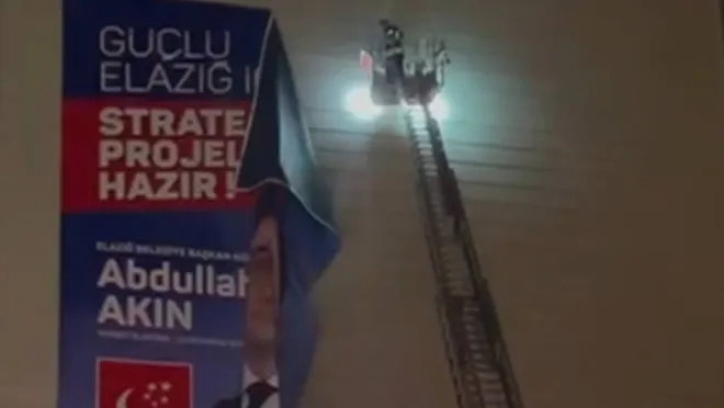 AK Partili belediye, Saadet Partili adayın pankartlarını indirdi
