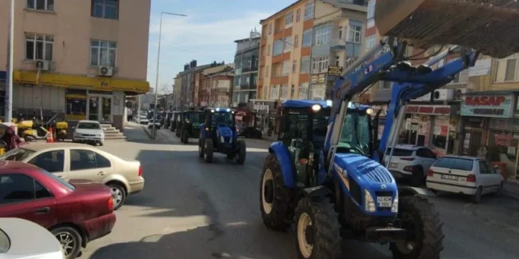 Konya'da çiftçilerden traktörlü eylem